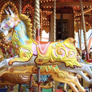 Во Владимире в парке «Добросельский» начали монтировать аттракционы