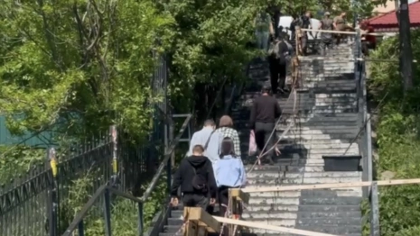 Во Владимире начали ремонтировать лестницу на Вокзальном спуске