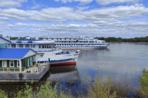 В Муроме 4 пассажирских теплохода не поделили место у причала