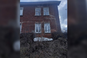 «Как в каменном веке». Жители разваливающегося векового дома в Муроме ждут новые квартиры 8 лет