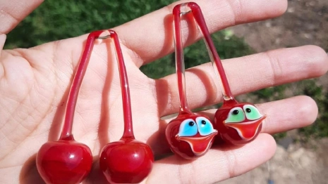 Владимирская область привезла на ВДНХ вишню из стекла