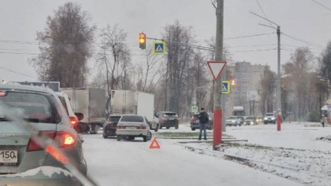 На дорогах Владимирской области за утро побились 13 машин