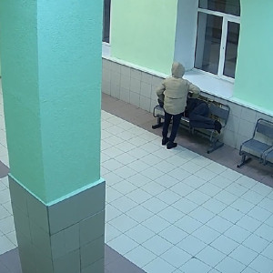 Во Владимирской области 24-летняя девушка обокрала спящего на вокзале пассажира