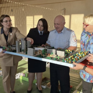 Во Владимире сотрудники ГИБДД наградили победителей детского конкурса творческих работ