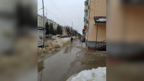 Во Владимире на площади Ленина разлилась огромная лужа