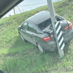 Во Владимире у НИКТИДа машина «вскарабкалась» на склон
