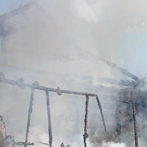 Мощный пожар уничтожил частный дом в селе под Юрьев-Польским