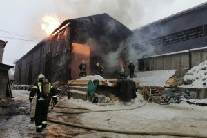Во Владимире загорелся склад