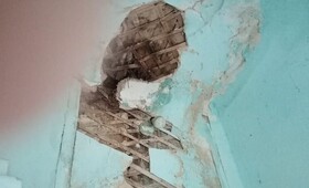 В Александрове на жильца дома рухнул потолок