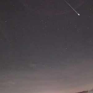 Во Владимирской области сняли на видео падающие метеоры