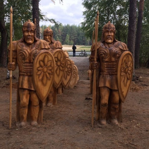 В парке Гусь-Хрустального поселились Черномор и богатыри