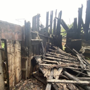 В Кольчугино прокуроры заставили чиновников снести сгоревшие сараи