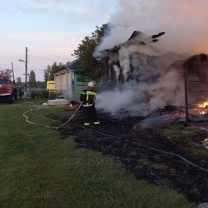 Во Владимирской области сгорел жилой дом с баней и гаражом