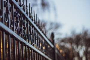 В Вязниках пьяный водитель вместо Нижнего Новгорода въехал в забор