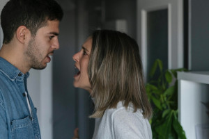 Житель Гусь-Хрустального отсудил почти 40 тыс. рублей у побившей его женщины