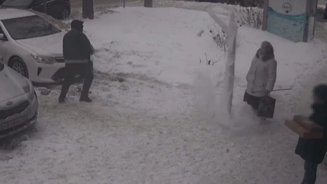 Во Владимире огромная сосулька едва не убила пенсионерку