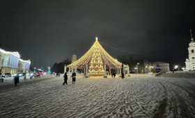 Во Владимире начался демонтаж новогодних елок
