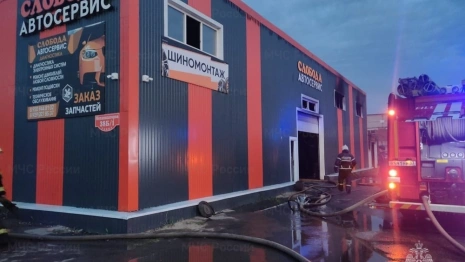 В Муроме загорелся автосервис