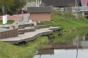 В Юрьев-Польском от подрядчика потребовали отремонтировать развалившуюся набережную