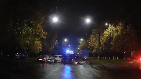 Во Владимире столкнулись такси и две легковушки