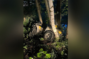 Под Камешково разбился водитель влетевшего в дерево болотохода