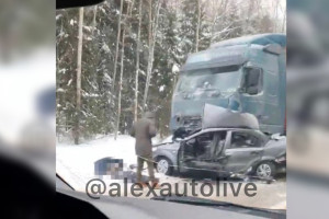 В Александровском районе в аварии погиб водитель легковушки