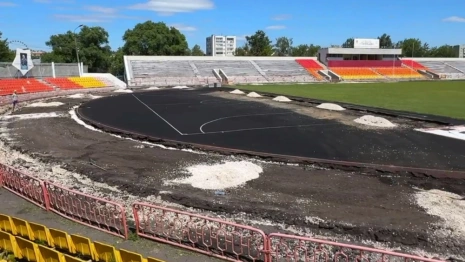 Во Владимире на стадионе «Лыбедь» демонтировали старое покрытие