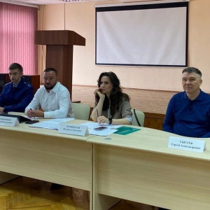 Чиновники сравнили дольщиков ЖК «Дуброва парк-2» с обманутыми на вокзале и сбежали со встречи