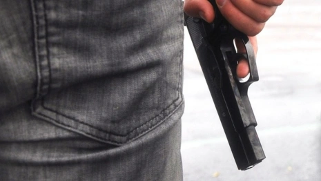 В подъезде владимирской 5-этажки мужчине прострелили живот