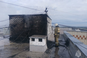 Во Владимирской области в многоквартирном доме сгорел подъезд