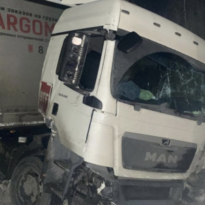 На М-7 под Петушками фура влетела в опору ЛЭП