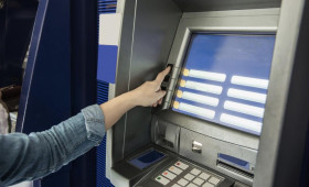 В Коврове бывшая сиделка украла 33 тыс. рублей с карты пенсионерки