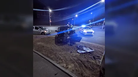Ночная погоня ДПС за владимирским водителем обернулась аварией со столбом