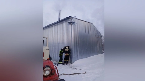Во Владимирской области загорелся цех на территории строительного магазина 