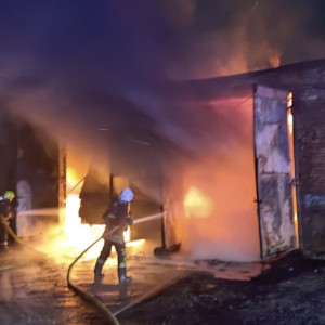 Ночной пожар во Владимире охватил 2 гаража