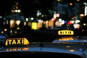 Во Владимирской области пассажиры напали на таксиста из-за трансляции с сайта знакомств 