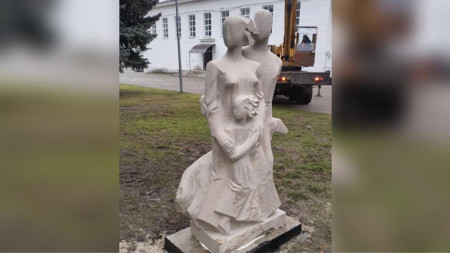 На улицах Владимира начали устанавливать скульптуры с фестиваля «Белого камня»