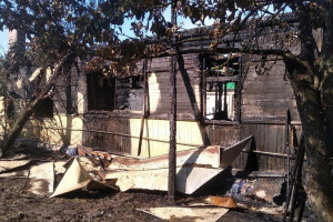 Появились фото с места гибели 2 детей на пожаре в Лакинске