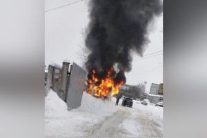 Во Владимире рядом с торговым центром сгорела будка охранника