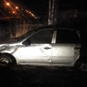 Во Владимирской области машина улетела в кювет и опрокинулась