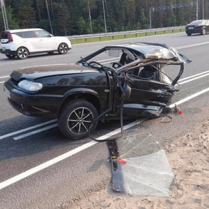 Во Владимирской области «разорвало» ВАЗ при ДТП: погибла женщина и пострадал ребенок