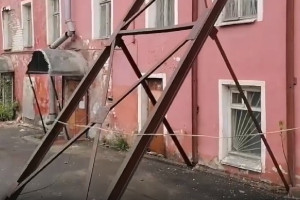 Владимирцы пожаловались на исчезнувший забор у отправленного под снос здания военкомата