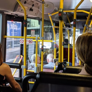 Во Владимире поездка в городском автобусе для пассажирки закончилась травмой