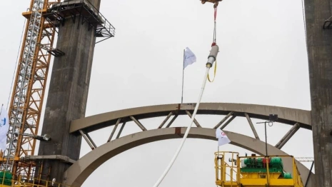 В Муроме на мосту через Оку установили первые три пары вант