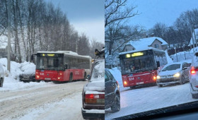 Во владимирском микрорайоне Веризино автобусы парализовали движение