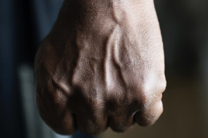 Во Владимирской области трое мужчин жестоко избили и пытали шокером 18-летнего парня