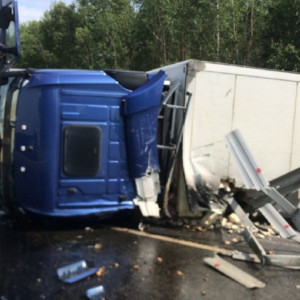 Во Владимирской области фура перевернулась на М-7 после ДТП