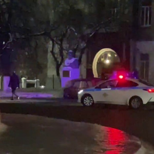 Водитель влетевшей в памятник у Золотых ворот легковушки оказался без прав