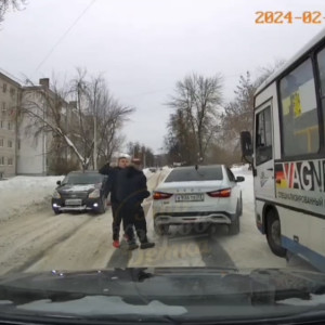 В Коврове автомобилист подрался с водителем автобуса