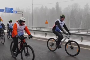 Глава Владимирской области проехал по М-12 на велосипеде